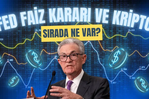 Federal Reserve Başkanı Jerome Powell'ın faiz oranları kararını açıkladığı bir an, kripto para piyasası ve ekonomik veri analizleriyle birlikte.